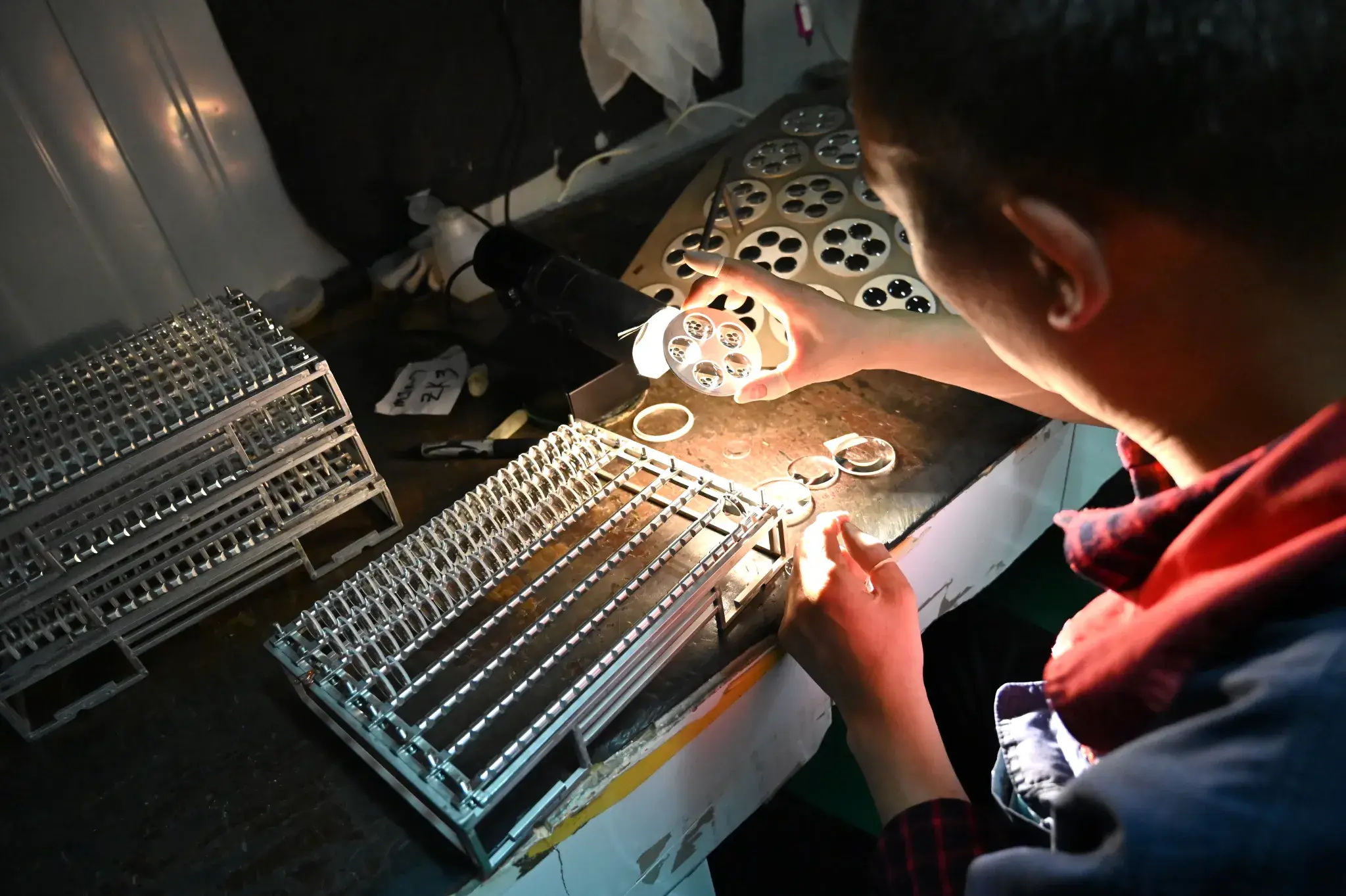 Contrôle du produit du binoc