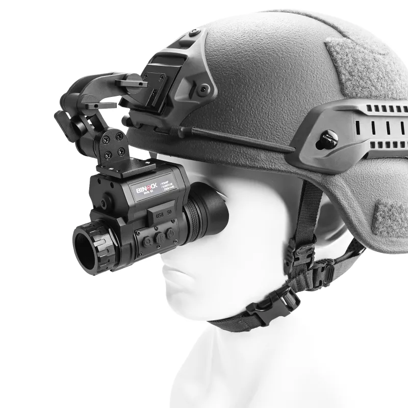 Binock Night Vision Monocular modèle NVG50 avec casque sur fond blanc